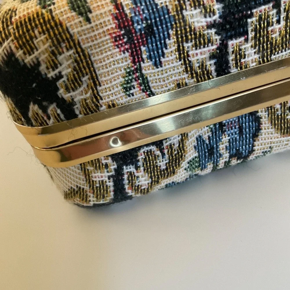 Vintage Travel‎ Jewelry Organizer Embroidered Floral Clamshell Cottage Core